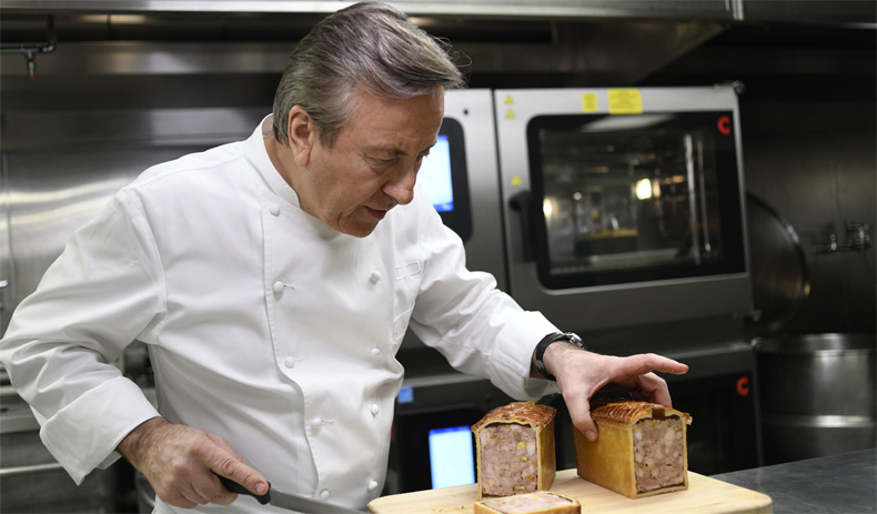 https://plateonline.com/sites/default/files/field/image/daniel_boulud_continues_to_take_an_active_role_in_his_kitchen.jpg